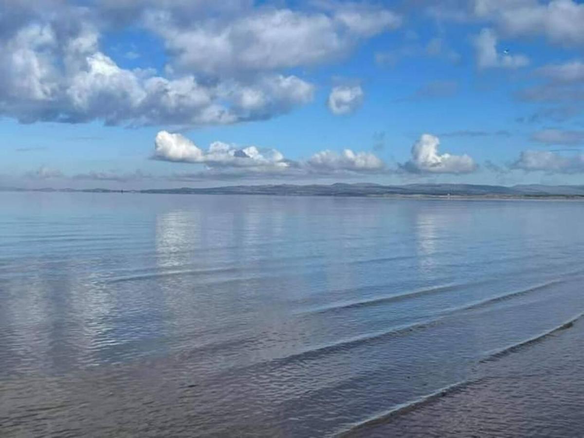 Marina View Lovely Upper 3 Bedroom Apartment Troon Exterior photo