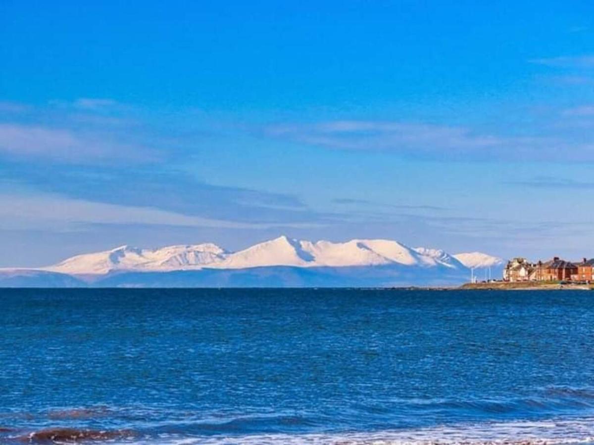 Marina View Lovely Upper 3 Bedroom Apartment Troon Exterior photo